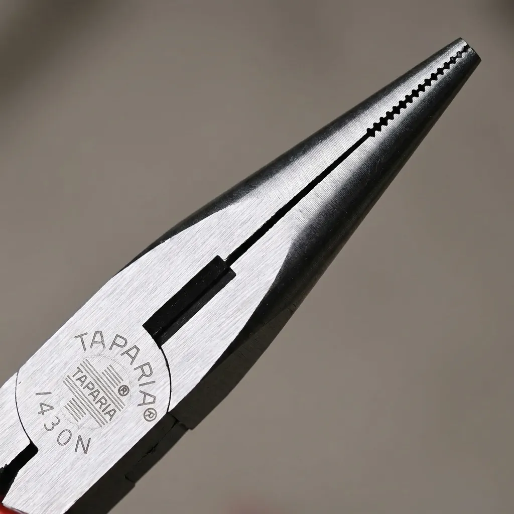Plier_jaw_detail_shot_202605191102.webp